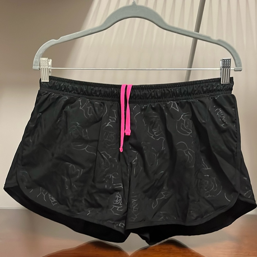 EUC Old Navy Women's Medium Black Floral Athletic Active Drawstring Shorts